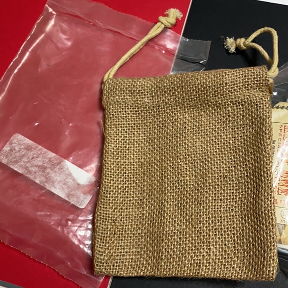 🖤NEW💕Metal Morphosis Bottoms Up flask - Picture 7 of 9